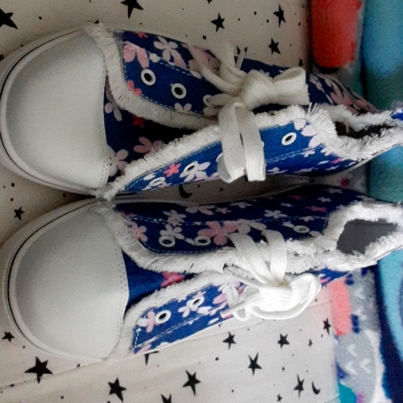 Shoes - Picture 1 of 1